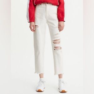 White Levi’s Mom jeans